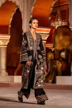 From The Wilderness Kurta Set - Black 8 From The Wilderness Kurta Set - Black -Anita Dongre F23R618 R Black 2