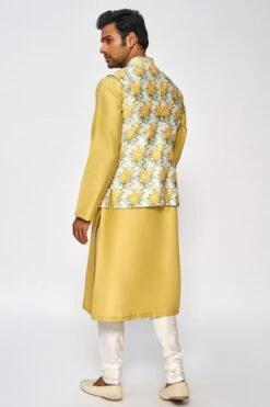 Naitik Bandi – Beige -Anita Dongre ad s22b13rs light yellow 3