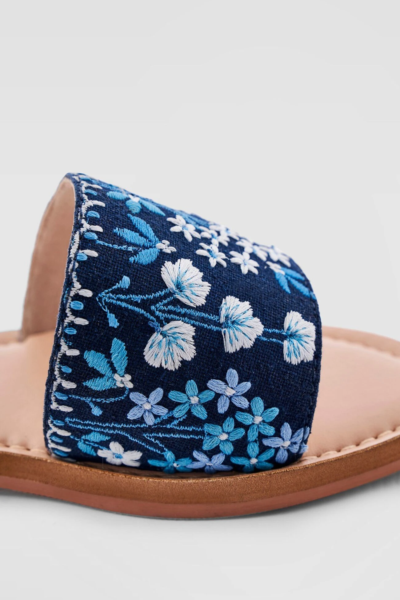 Aranyaa Sliders 6 Aranyaa Sliders - Image 4