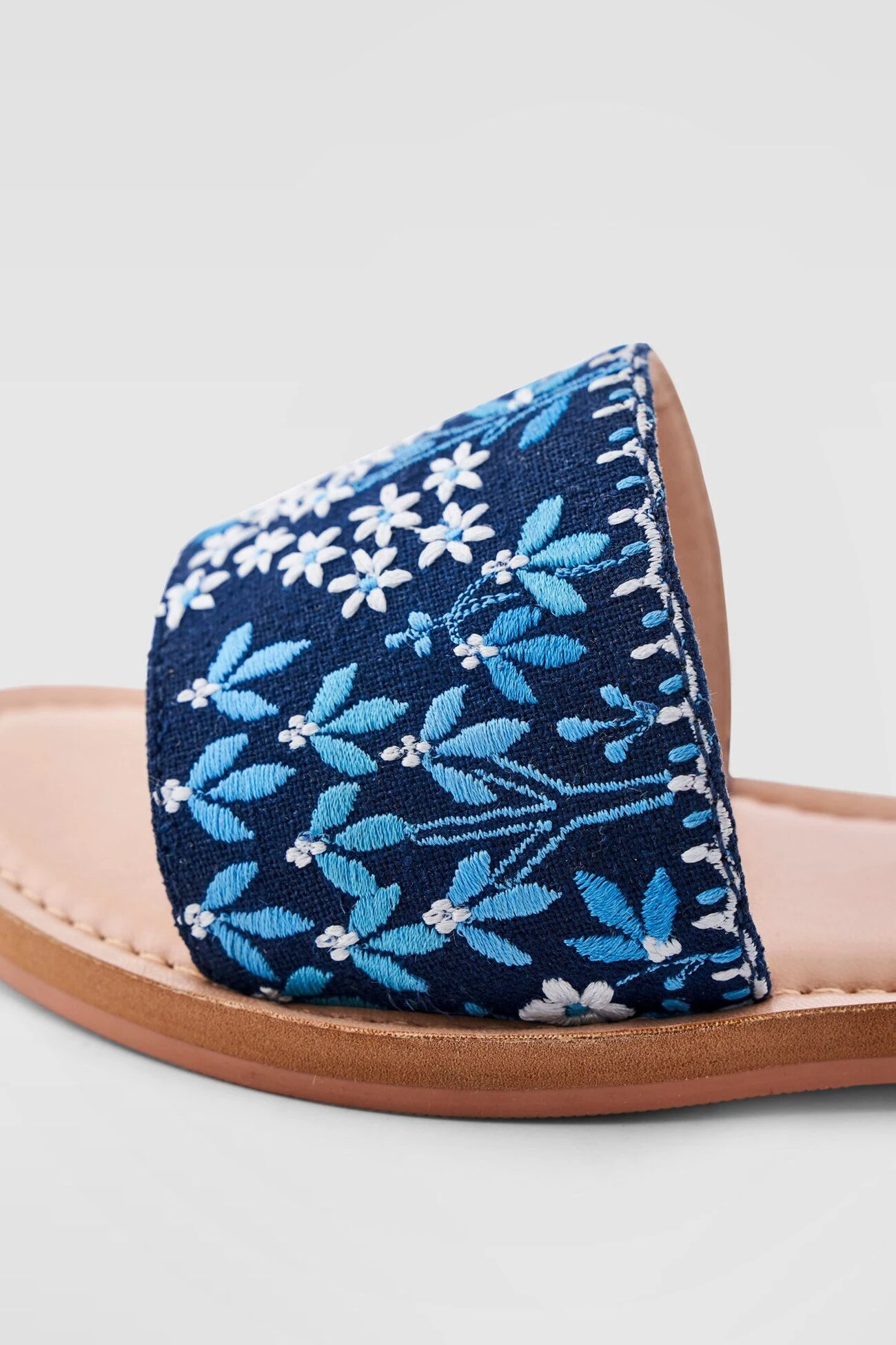 Aranyaa Sliders 8 Aranyaa Sliders - Image 6