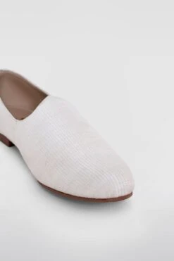 Off White Silk Mojris -Anita Dongre s19m03rsbs off white 3