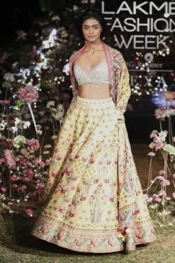 Nirvi Lehenga